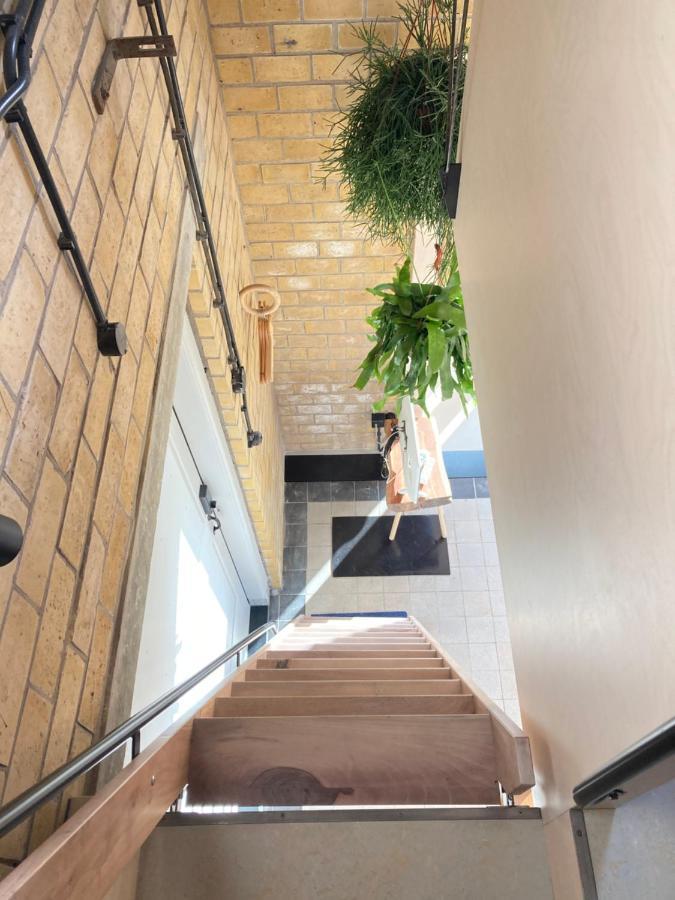 Tiny House Van Hoogspanning Naar Ontspanning Wirdum Εξωτερικό φωτογραφία