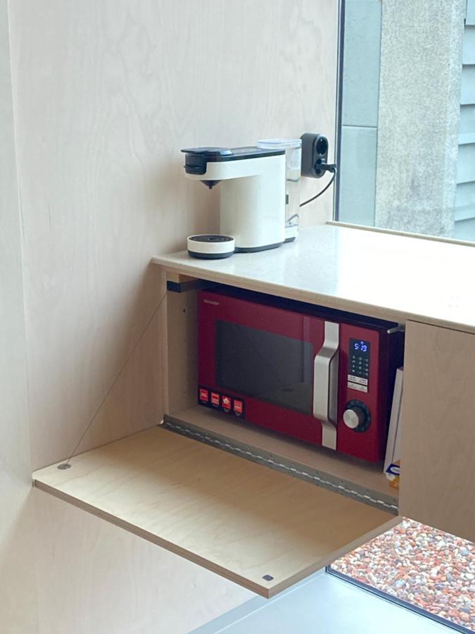 Tiny House Van Hoogspanning Naar Ontspanning Wirdum Εξωτερικό φωτογραφία